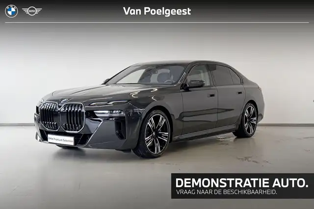 BMW i7