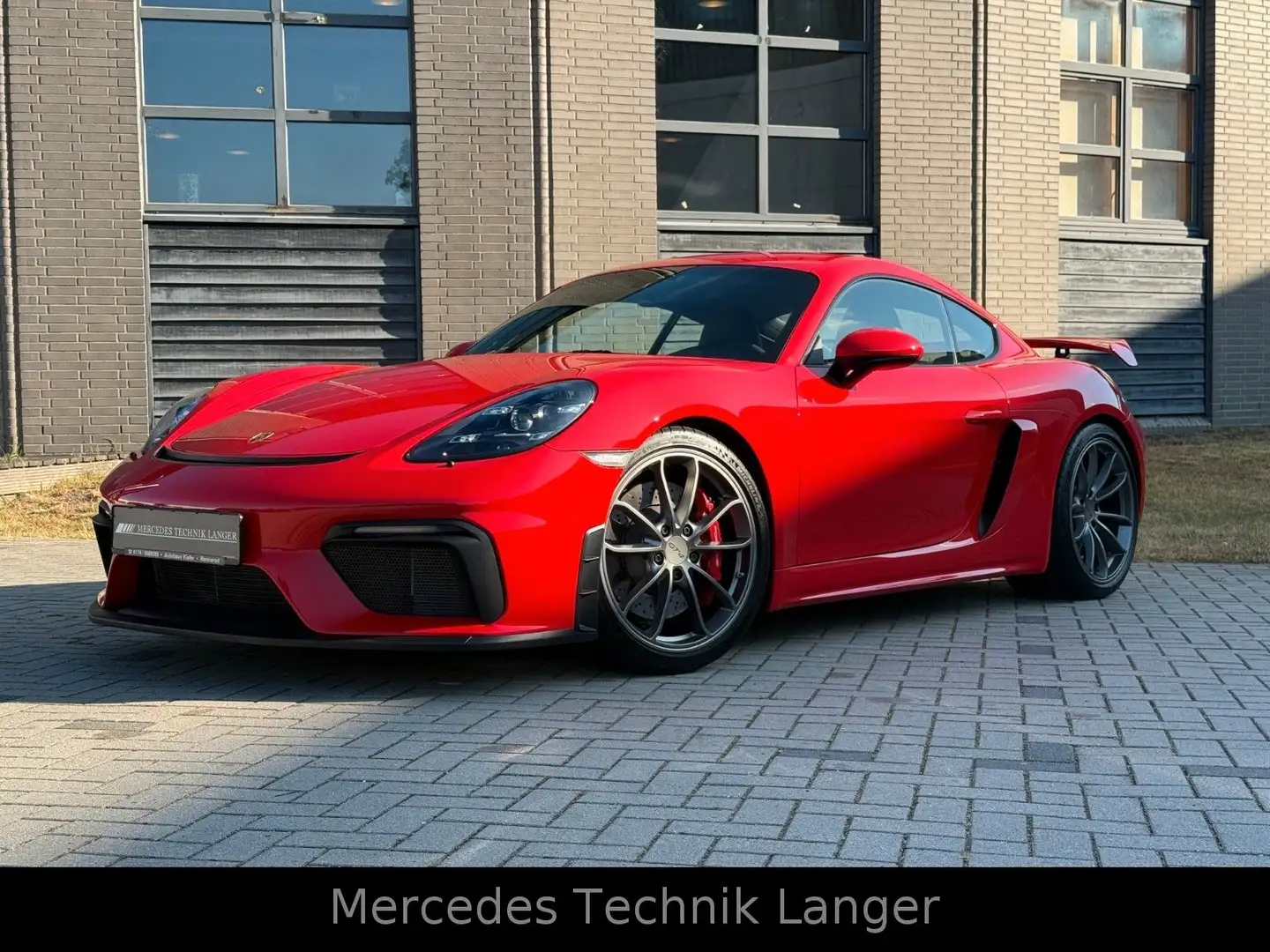 Porsche 718 Cayman GT4 Rot - 1