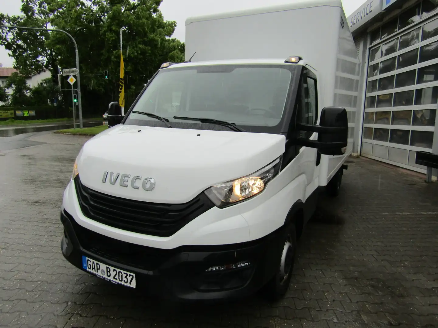 Iveco Daily Kofferaufbau mit LBW - 1
