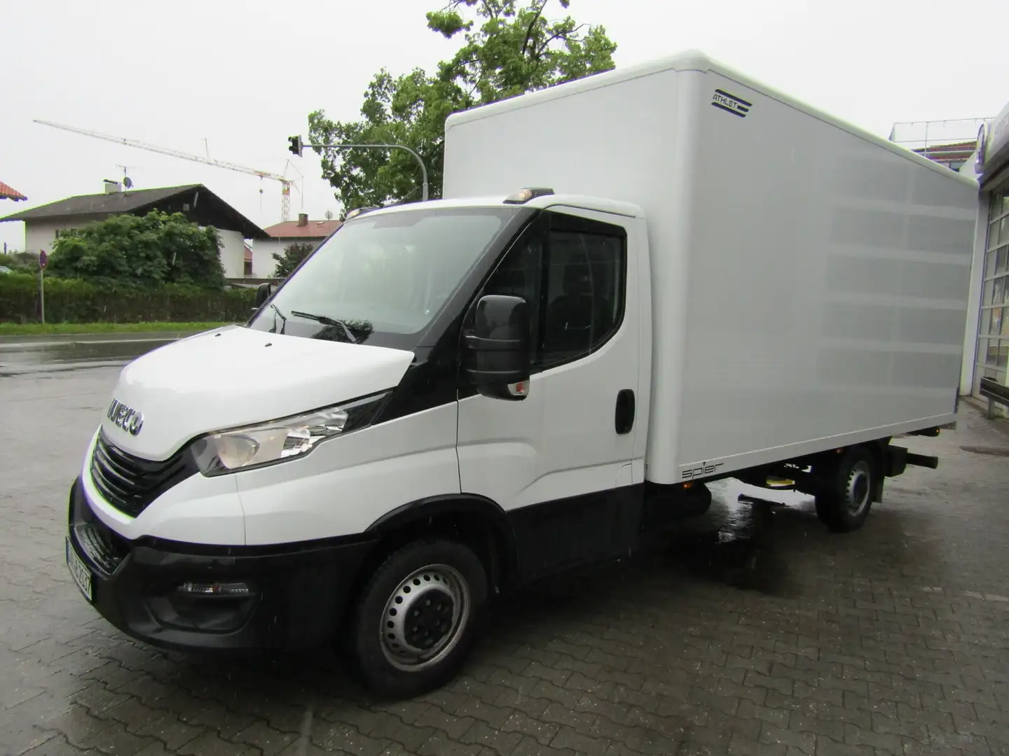 Iveco Daily Kofferaufbau mit LBW - 2