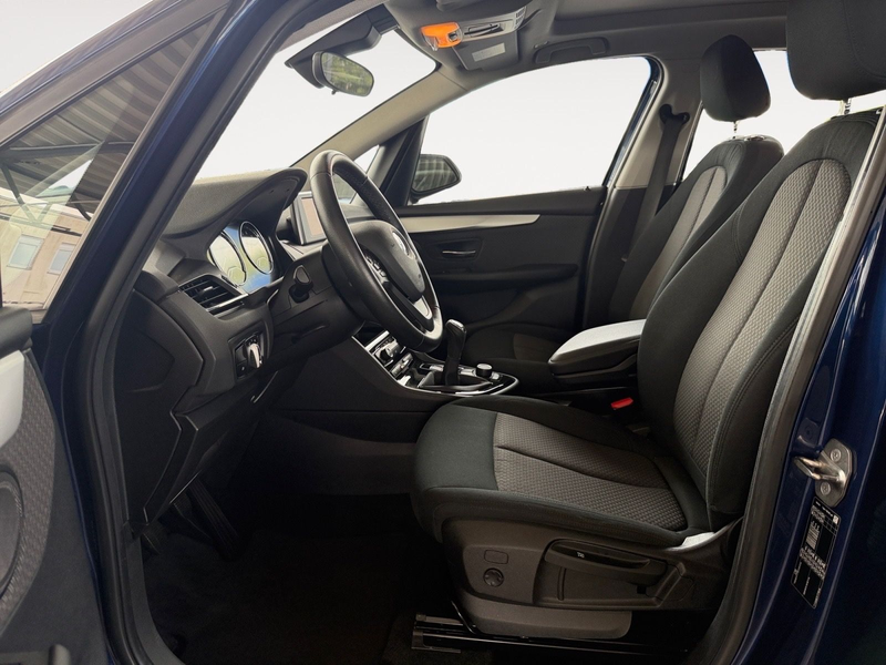 BMW 218 i Active Tourer Advantage PANO PDC DAB — photo 9