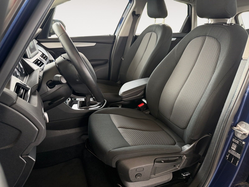 BMW 218 i Active Tourer Advantage PANO PDC DAB — photo 10