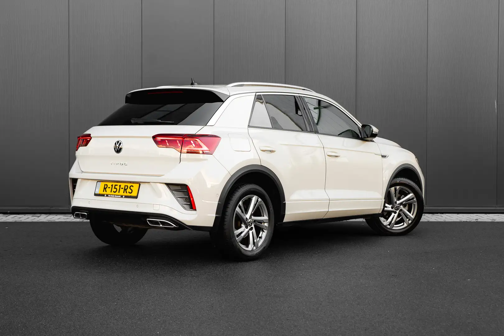 Volkswagen T-Roc 1.5 TSI 150PK R-Line | Keyless | Stoelverwarming | Gris - 2