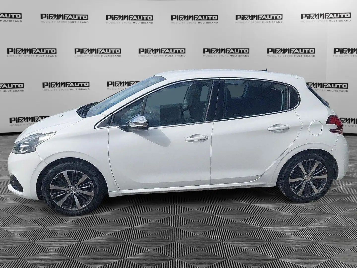 Peugeot 208 1.2 PureTech 82 CV 5 porte Allure Wit - 2