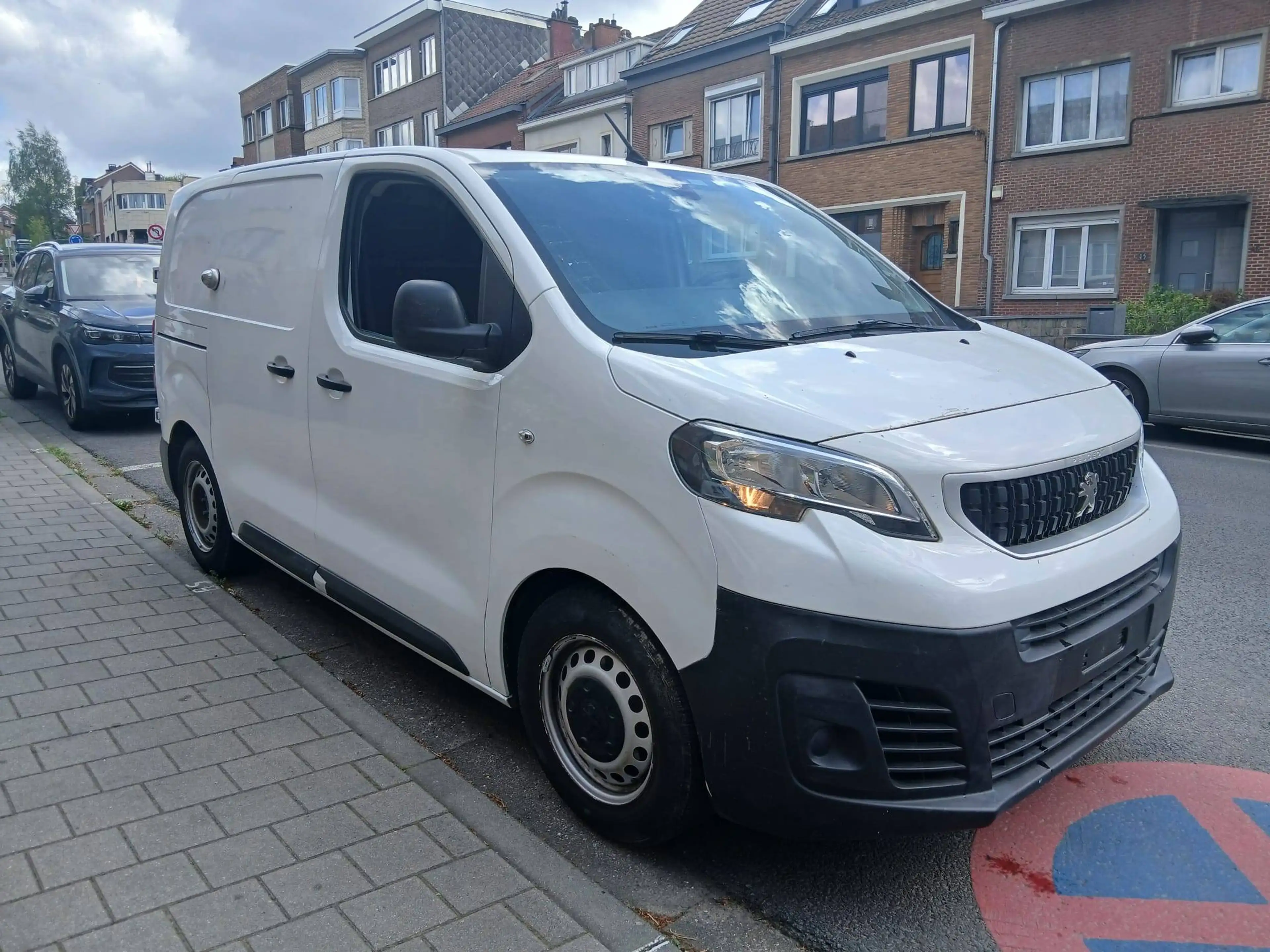 Peugeot Expert 1.6 BlueHDi L1 Compact Premium * CARPLAY * CAPT ARR * BLTHT * 280 X 60 MOIS * — photo 2