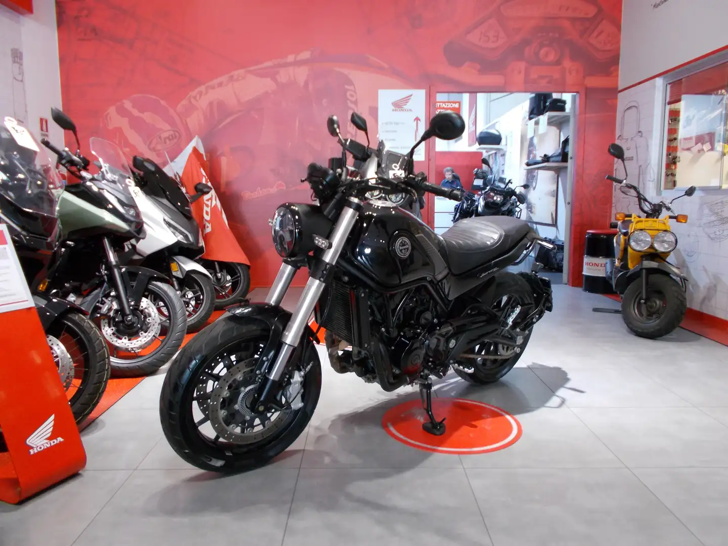 Benelli Leoncino 500 - 35 kw Fekete - 2