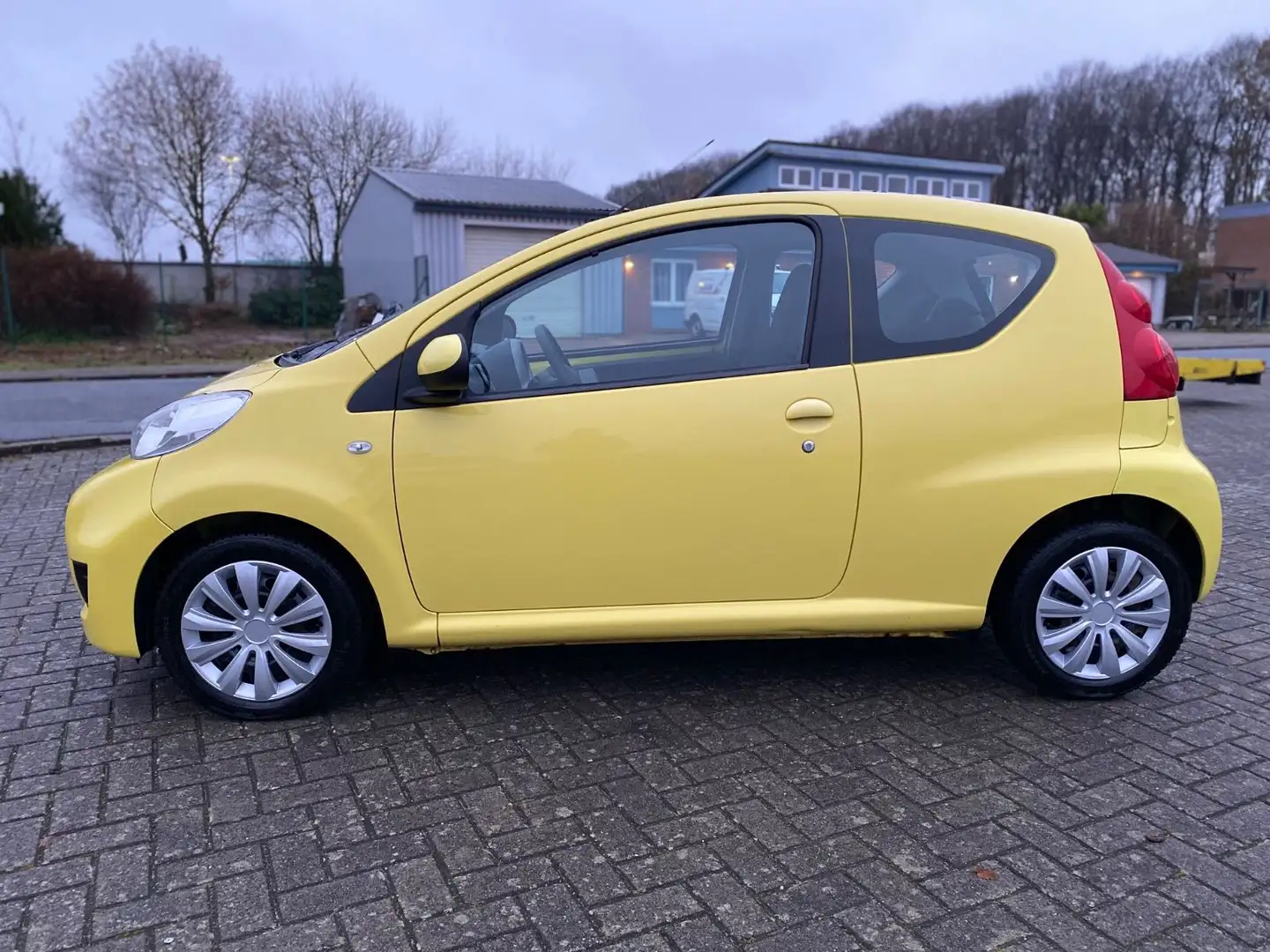 Peugeot 107 Filou 1,0 sparsamer kleiner Flitzer Geel - 2
