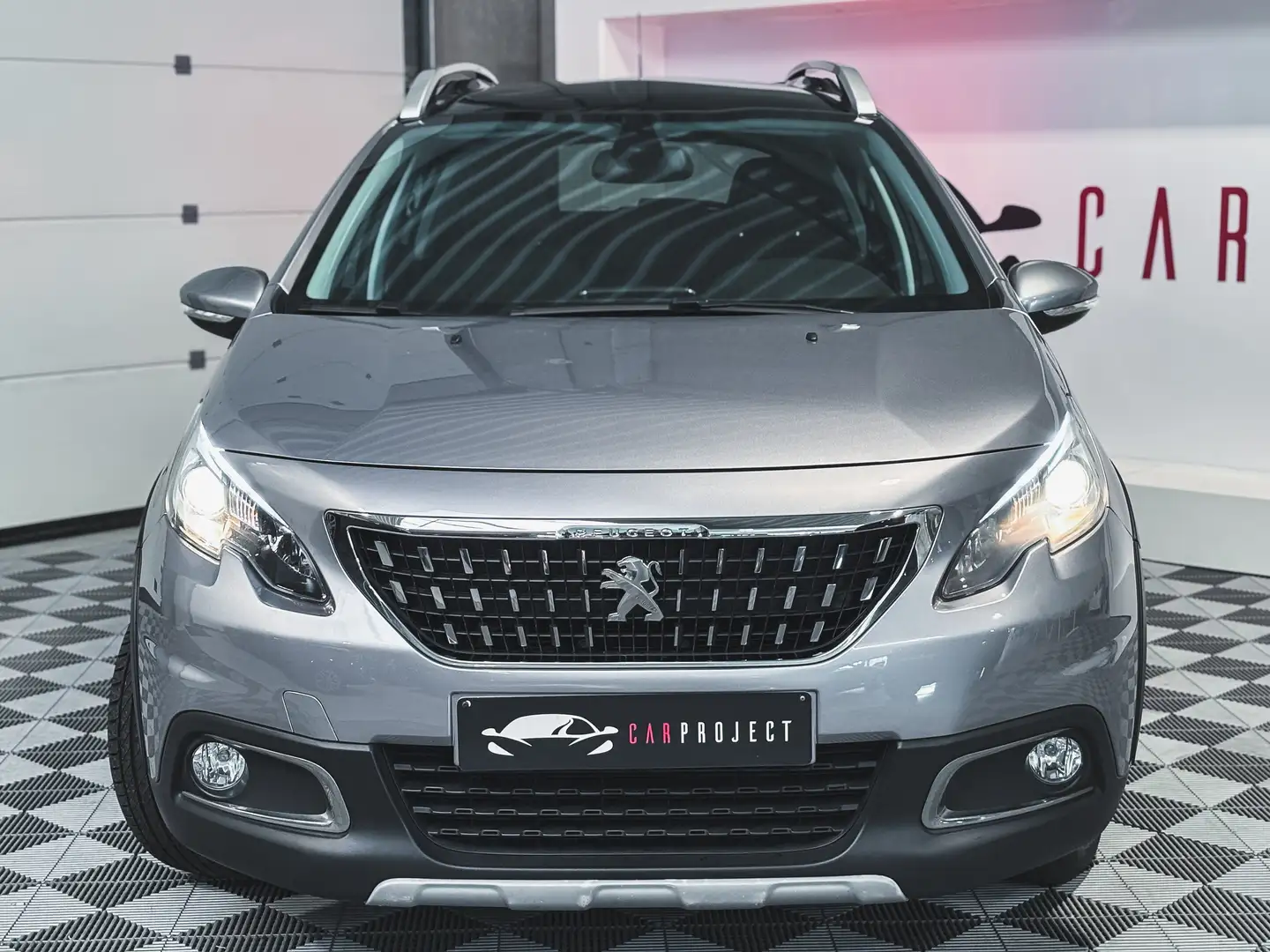 Peugeot 2008 1.2i, Boite Auto, Toit pano, Climatisation, GPS, Gris - 2