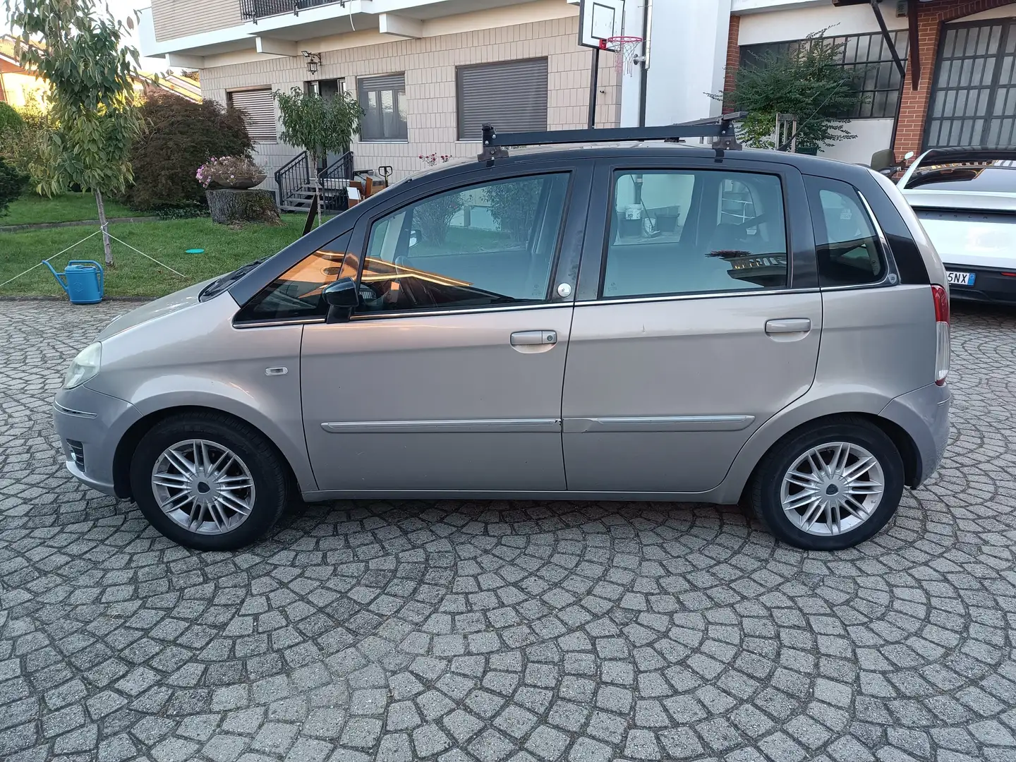 Lancia MUSA Musa 1.4 8v Diva (argento) ecochic Gpl Goud - 2