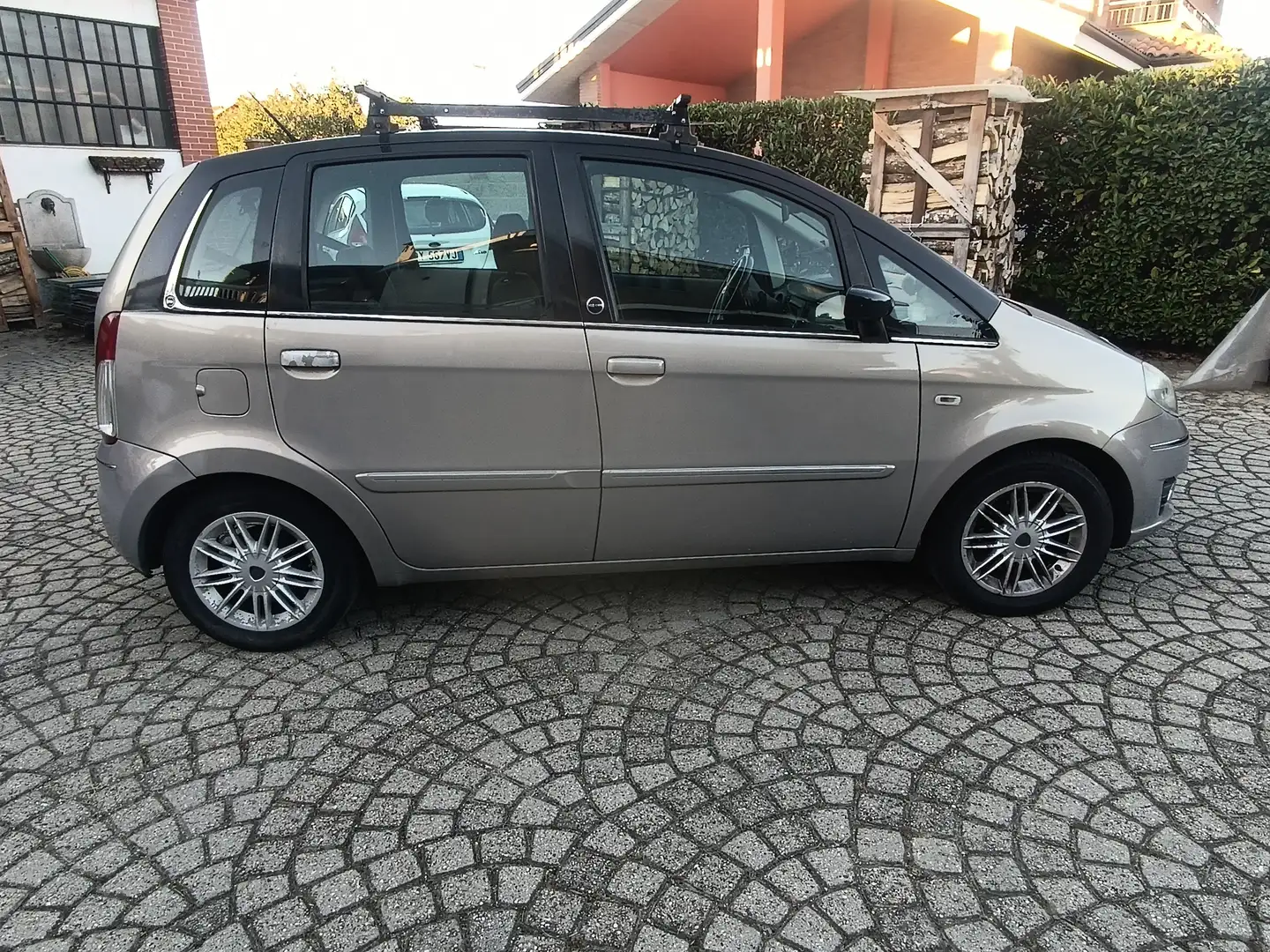 Lancia MUSA Musa 1.4 8v Diva (argento) ecochic Gpl Goud - 1