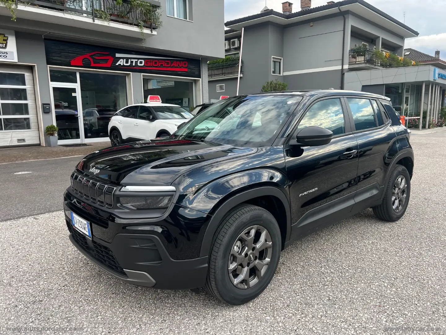 Jeep Avenger 1.2 Turbo Longitude Zwart - 1