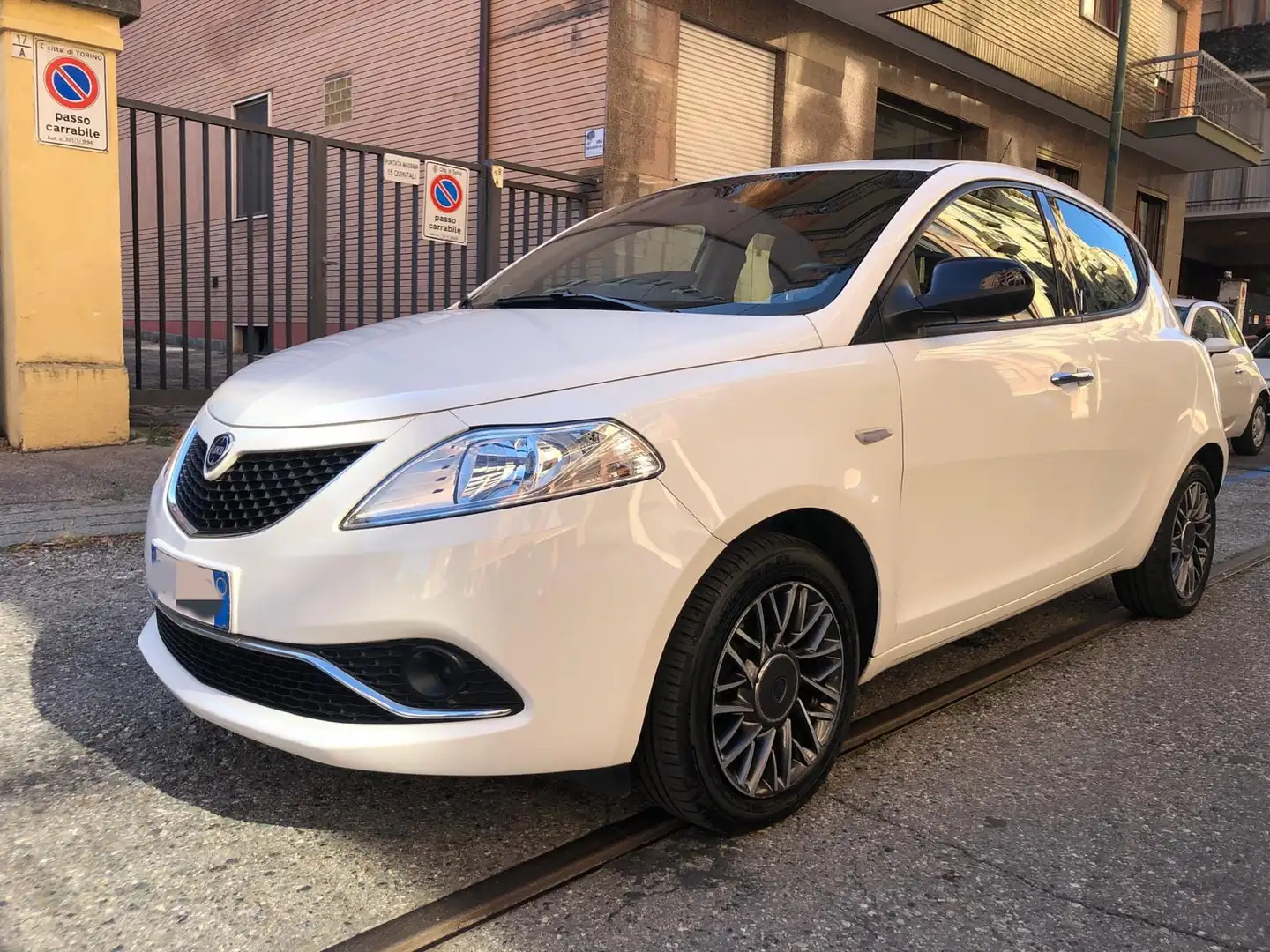 Lancia Ypsilon 1.3 multijet platino 95cv euro6!!!!!! Wit - 2