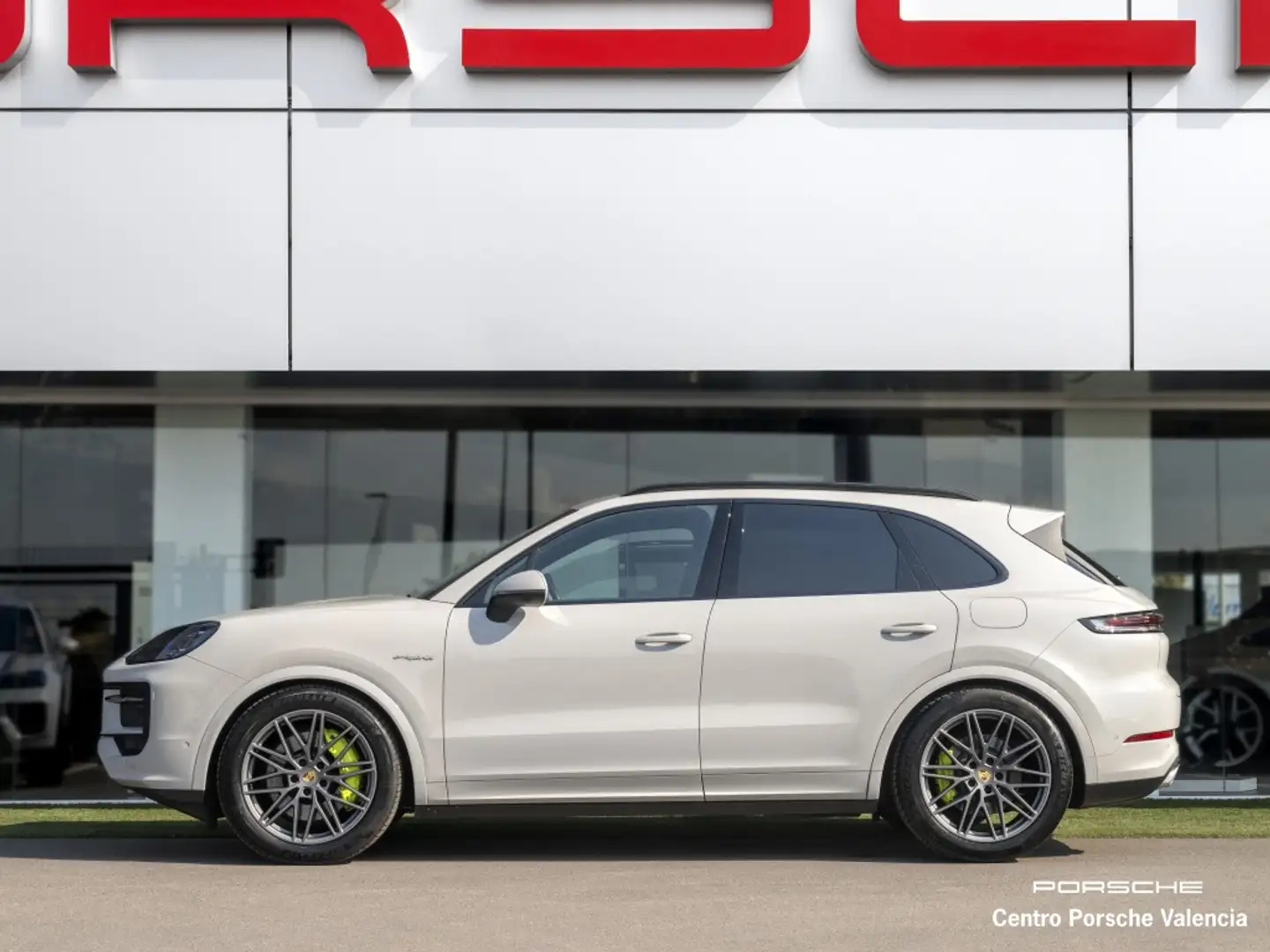 Porsche Cayenne E-Hybrid Aut. Grijs - 2