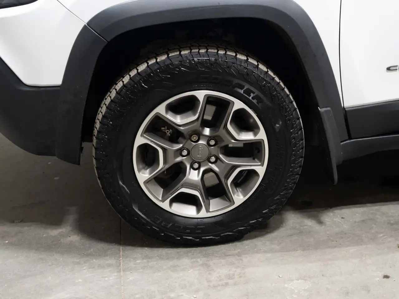 Jeep Cherokee снимка Jeep Cherokee