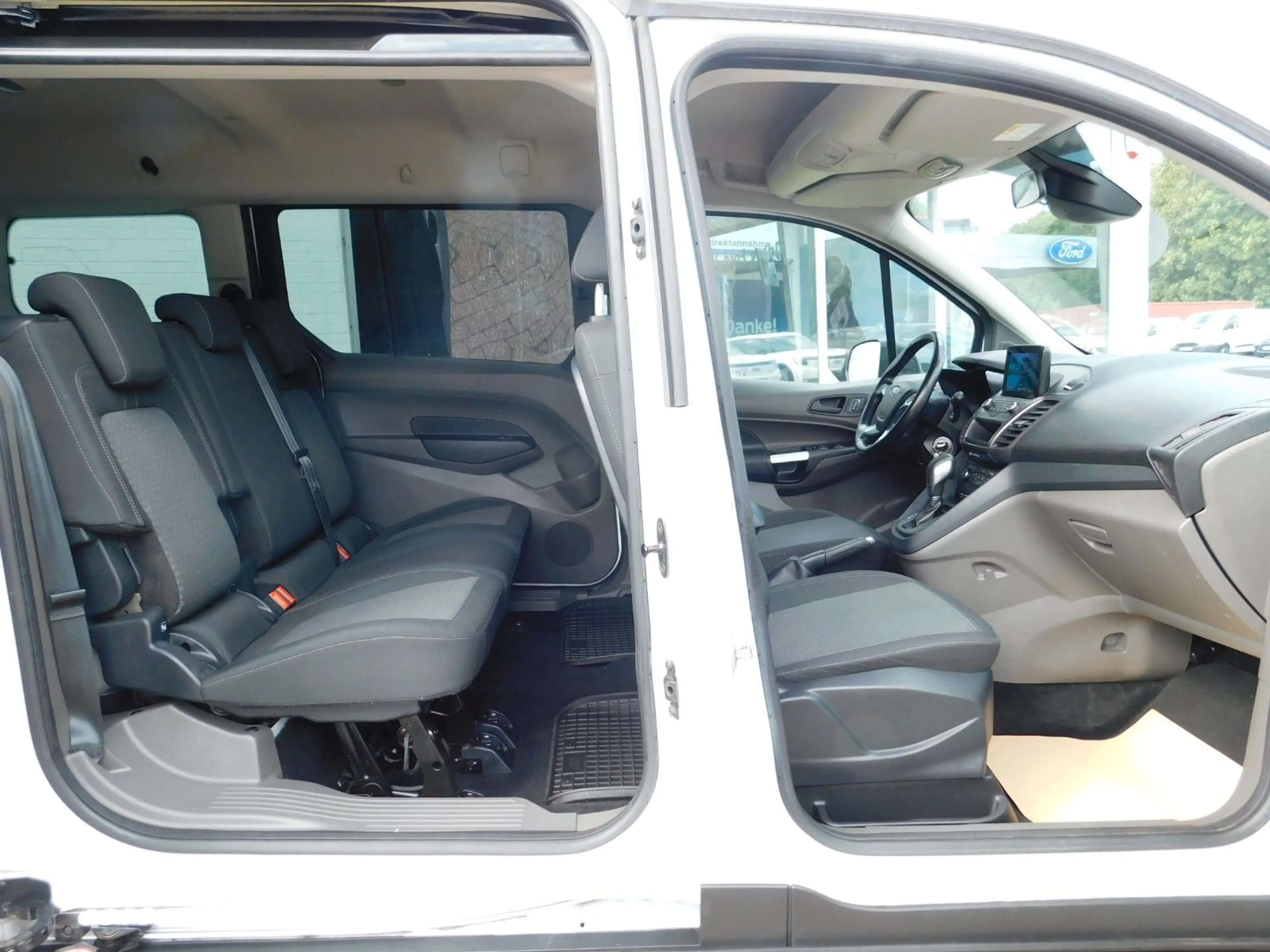 Ford Grand Tourneo Grand TOURNEO CONNECT L2 1.5 EcoBlue+NAV+AHK+RFK — photo 4