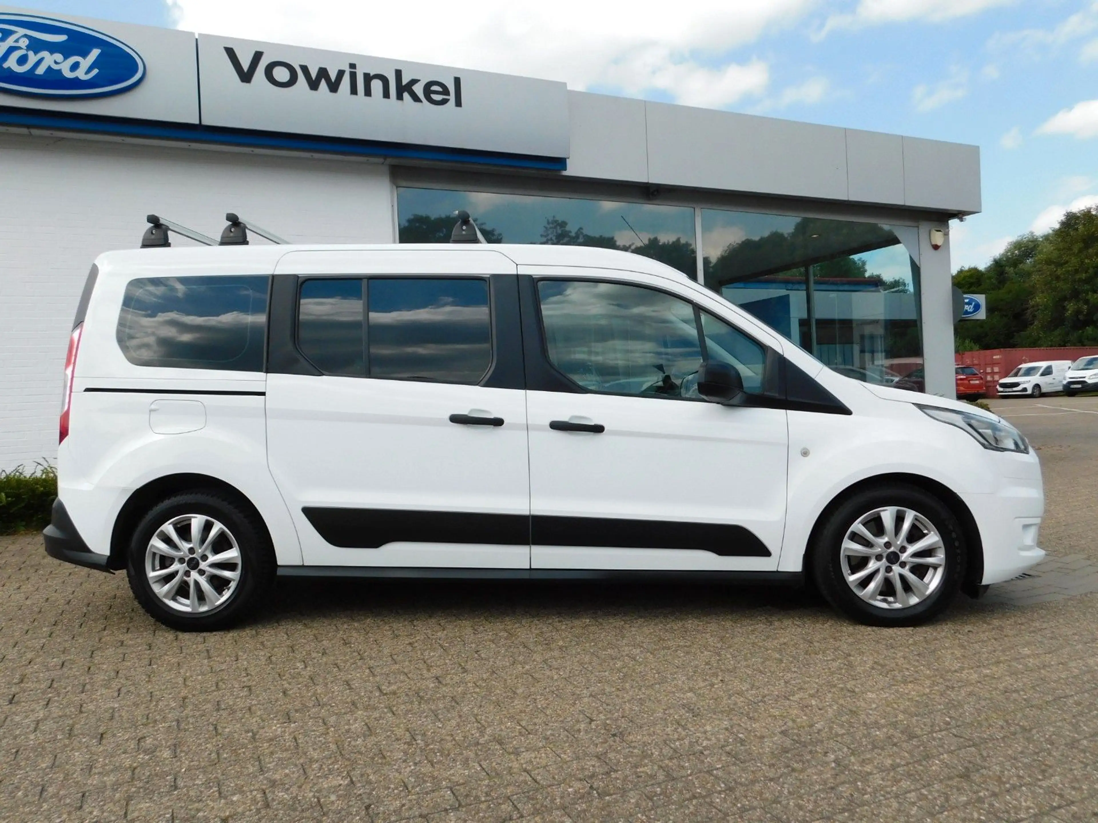 Ford Grand Tourneo Grand TOURNEO CONNECT L2 1.5 EcoBlue+NAV+AHK+RFK — photo 2