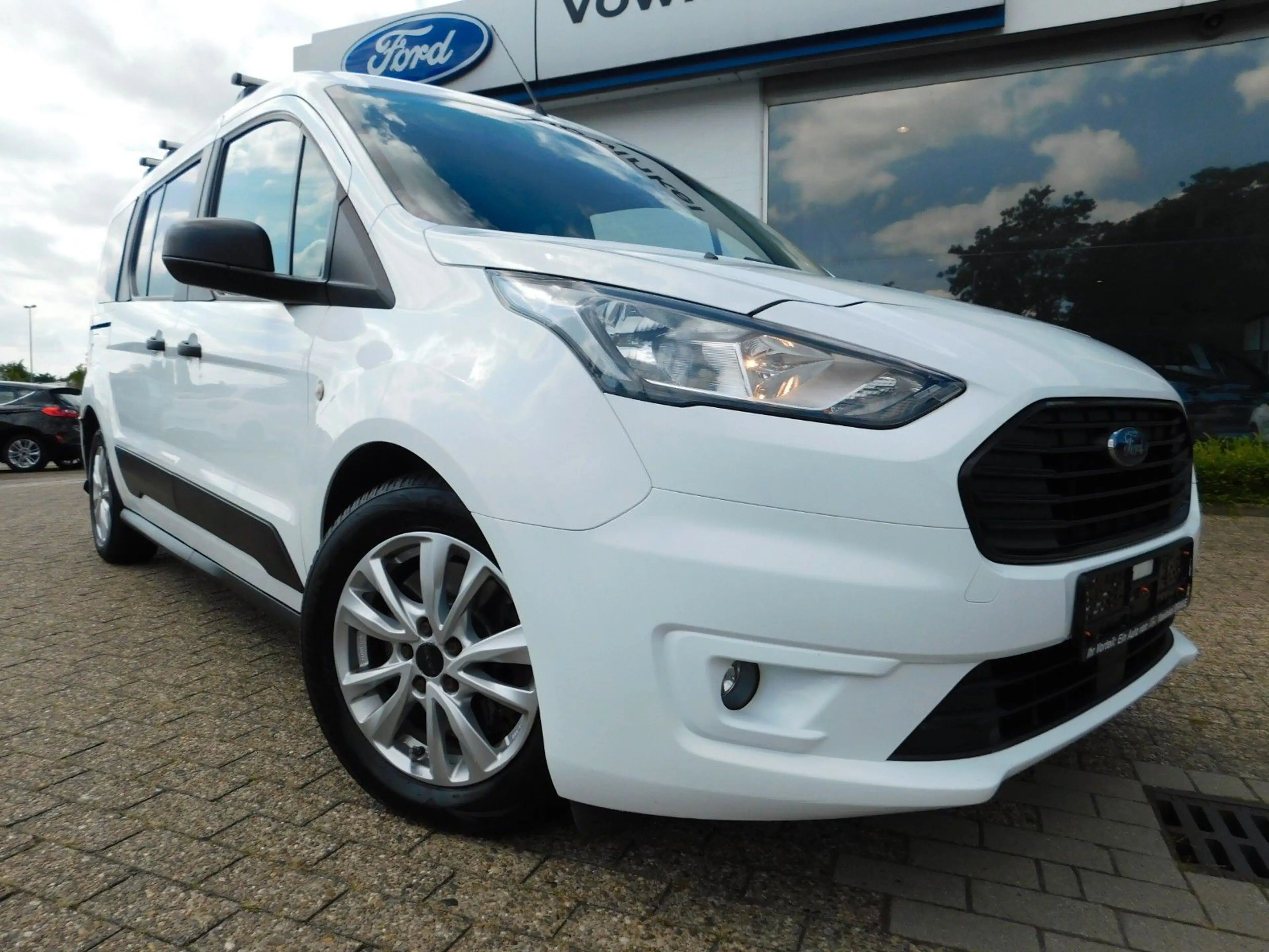 Ford Grand Tourneo Grand TOURNEO CONNECT L2 1.5 EcoBlue+NAV+AHK+RFK — photo 7