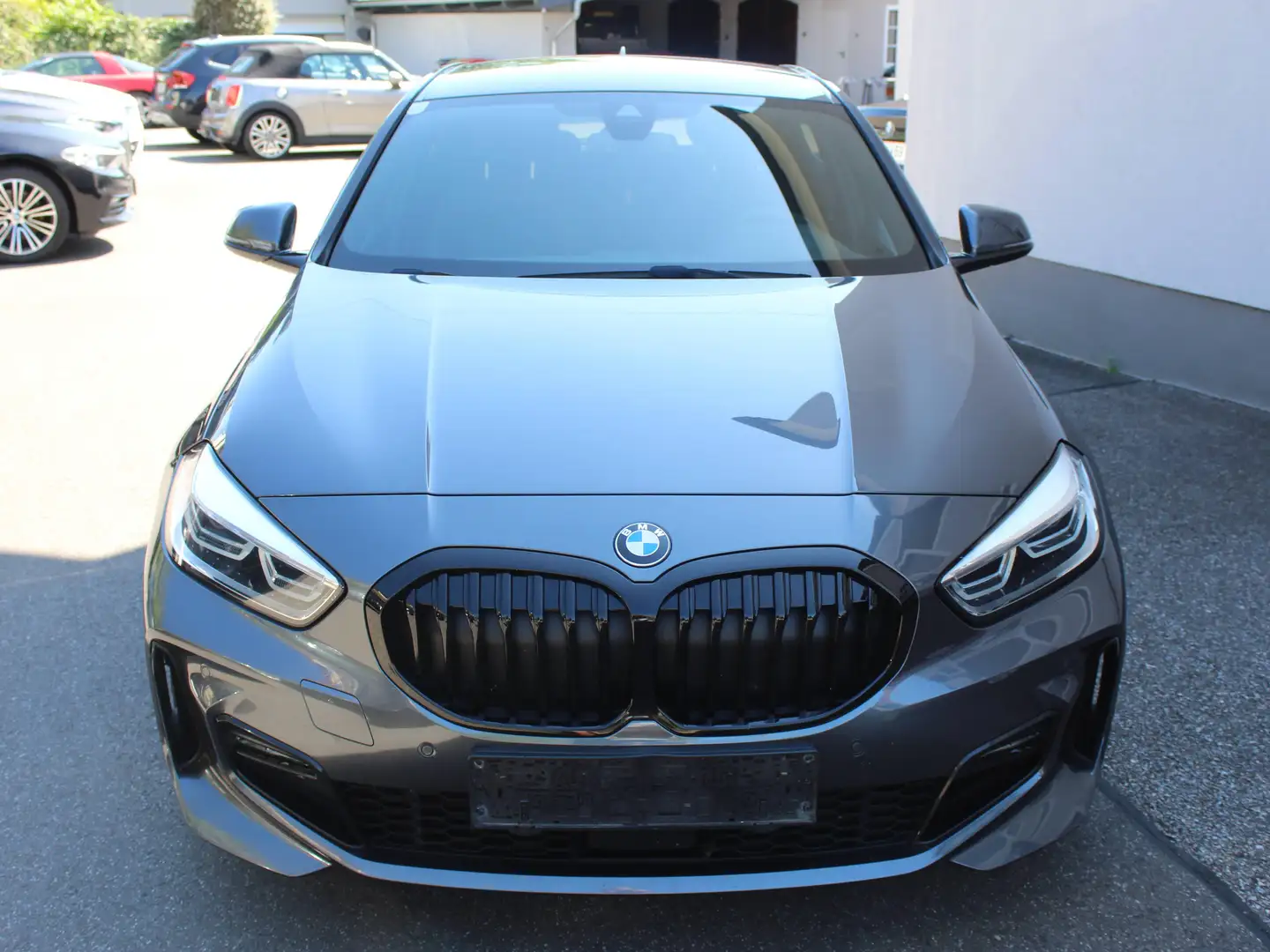BMW 118 118 i M Sport Aut Viele Extras! Im Kundenauftrag! Grau - 2