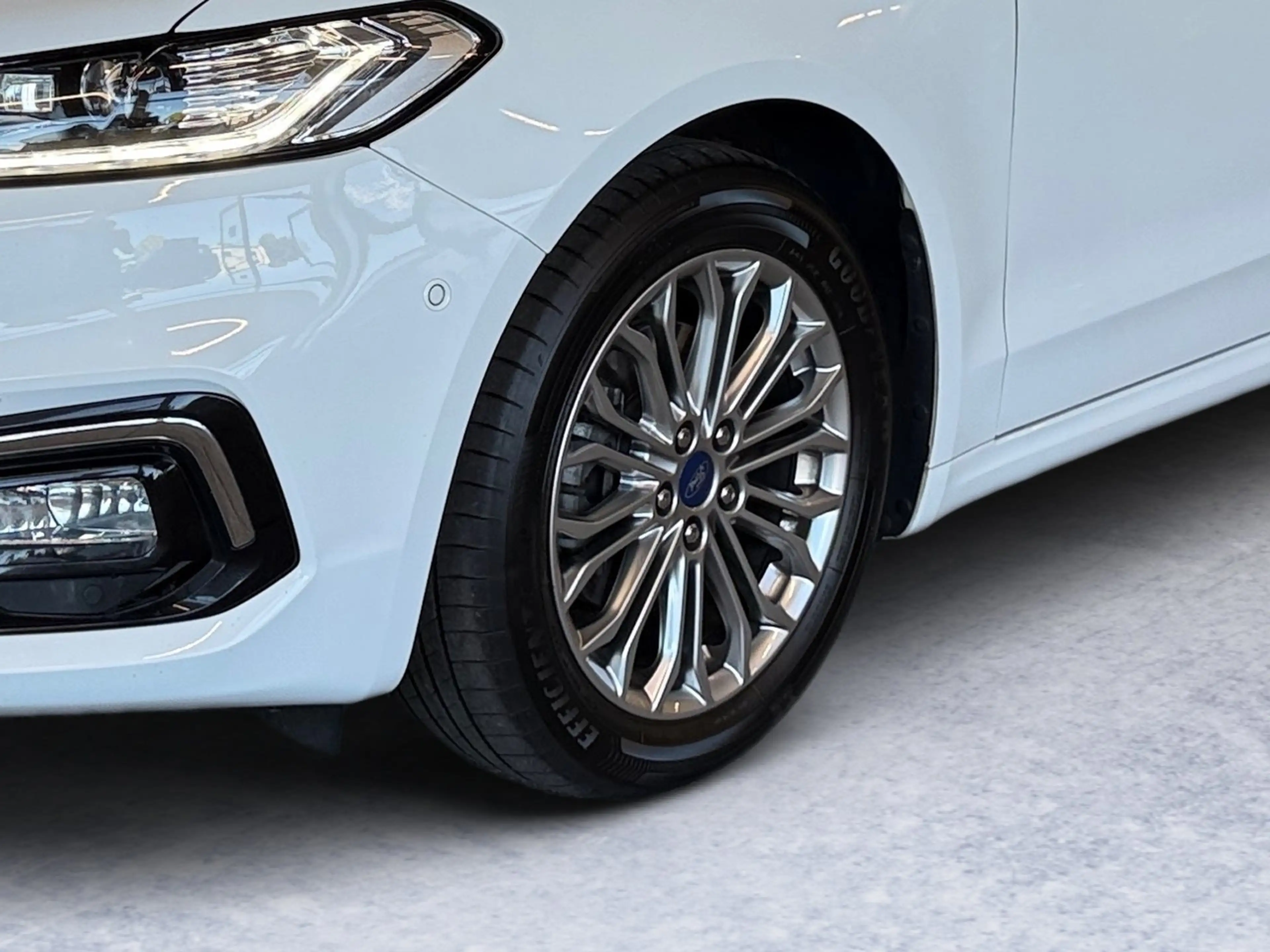 Ford Mondeo 2.0 EcoBlue Titanium — photo 6