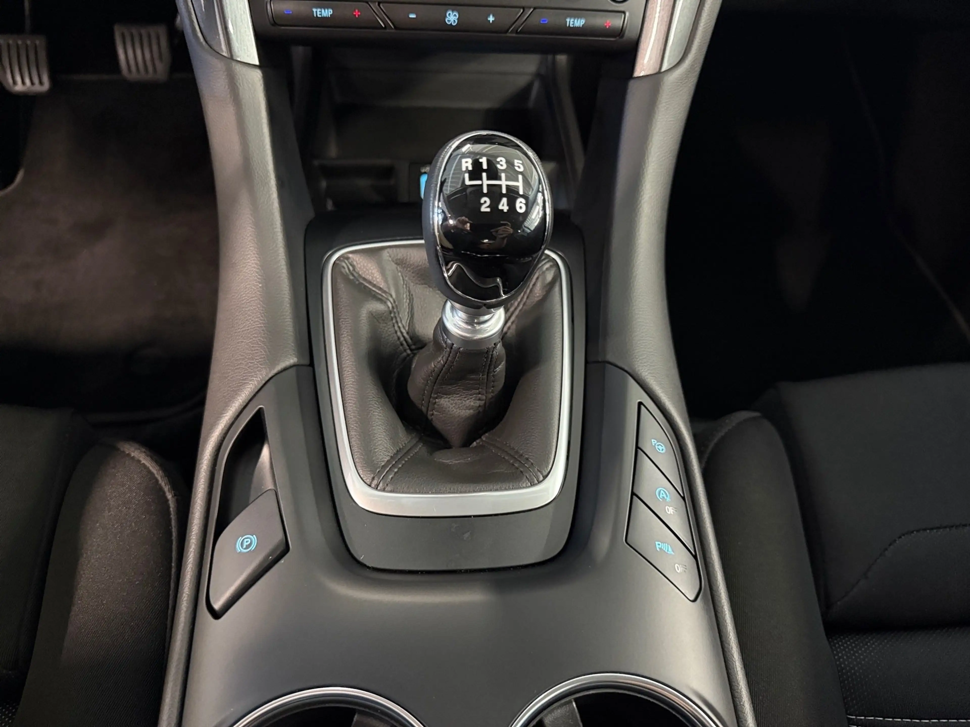 Ford Mondeo 2.0 EcoBlue Titanium — photo 20