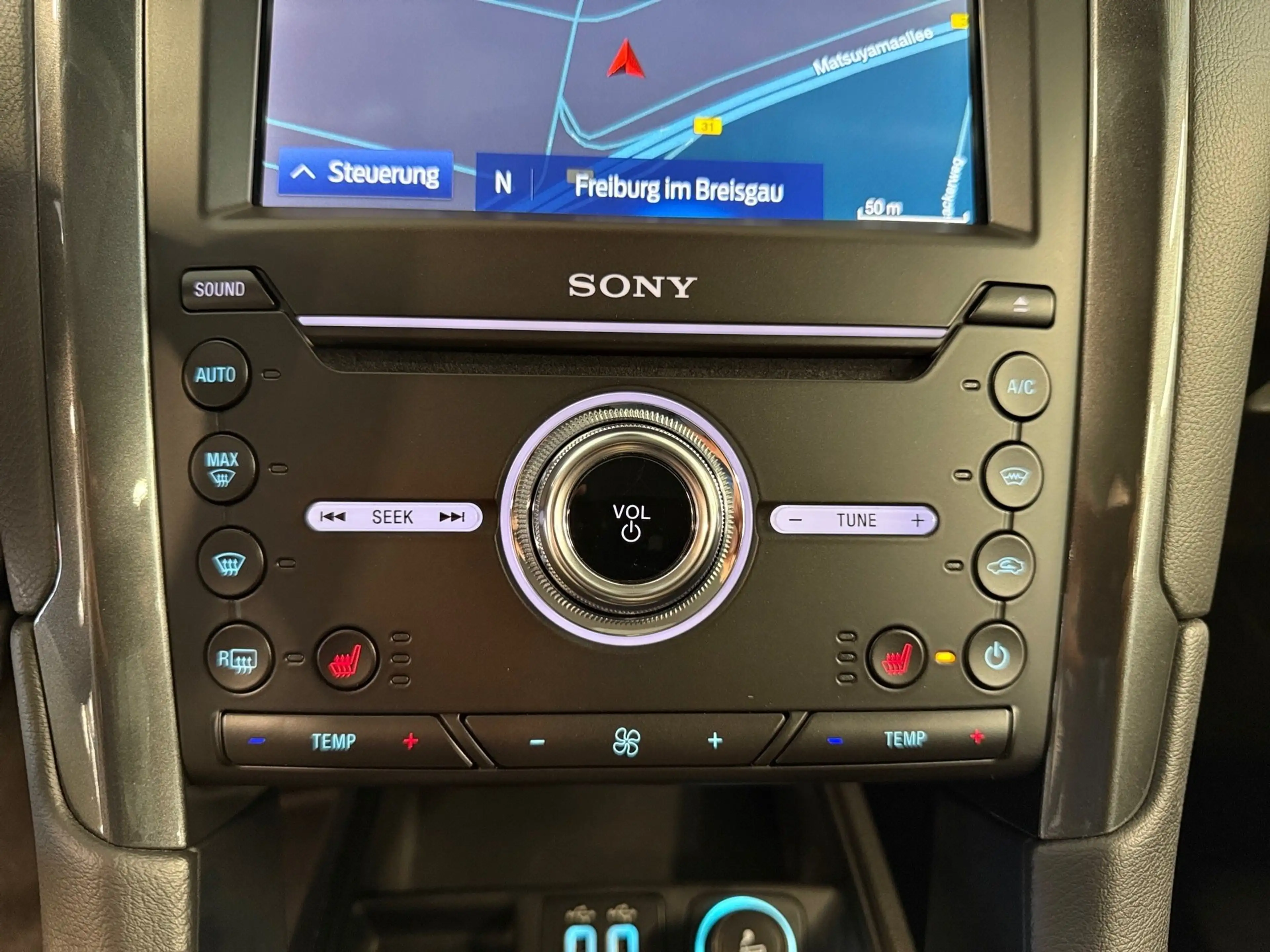 Ford Mondeo 2.0 EcoBlue Titanium — photo 19