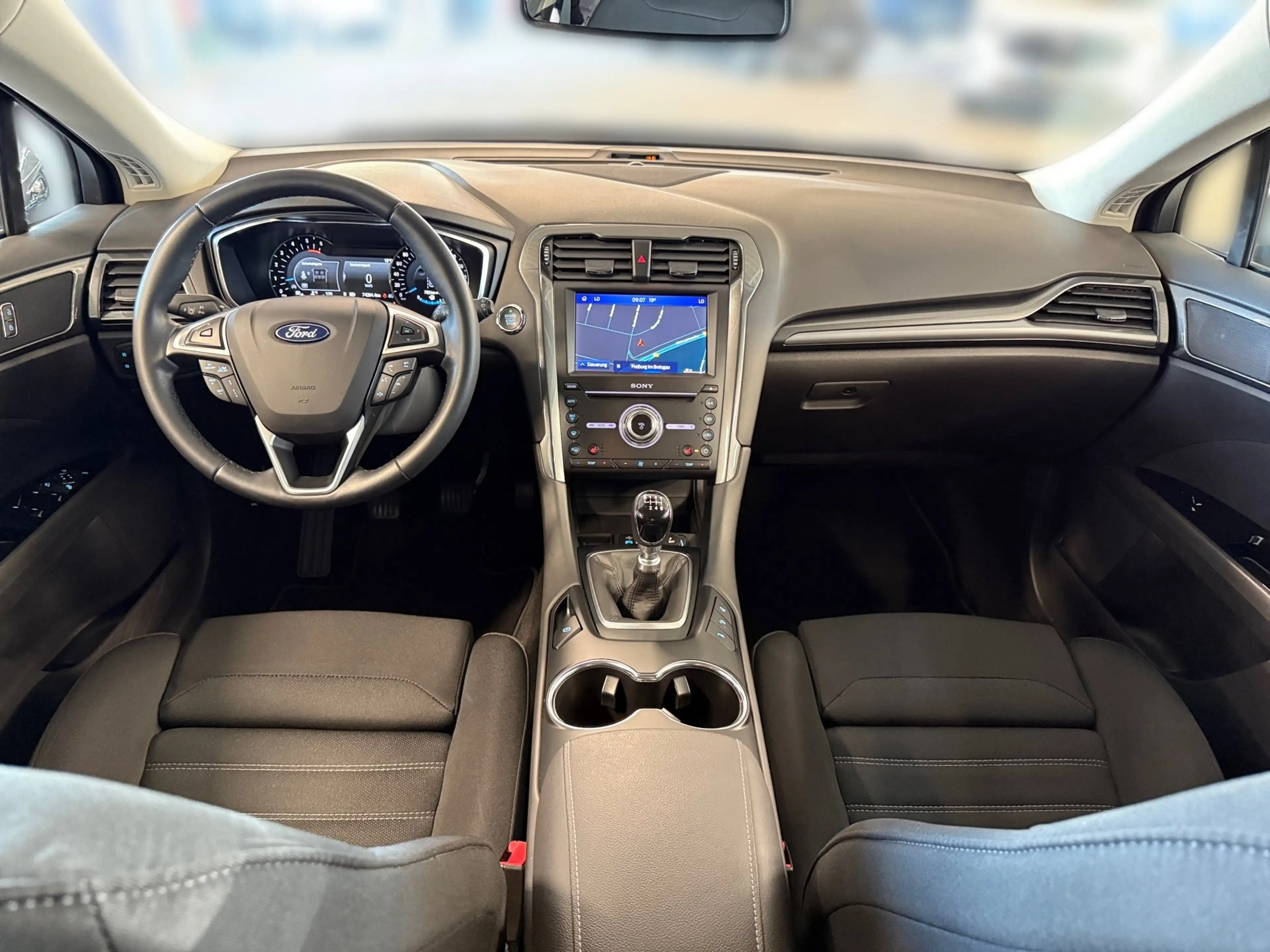 Ford Mondeo 2.0 EcoBlue Titanium — photo 15