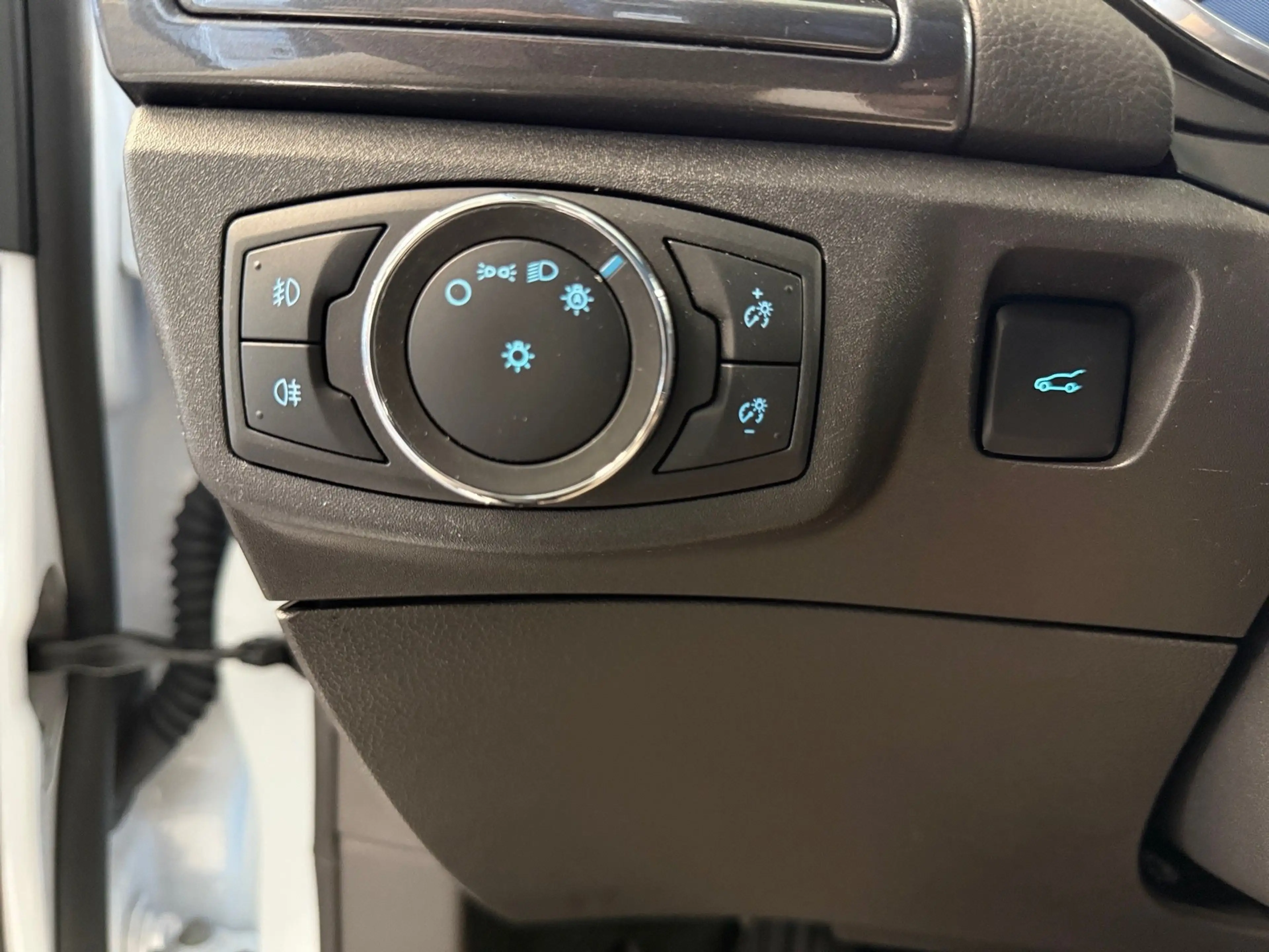 Ford Mondeo 2.0 EcoBlue Titanium — photo 21