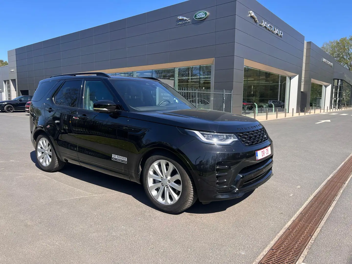 Land Rover Discovery D250 R-Dynamic SE Noir - 2