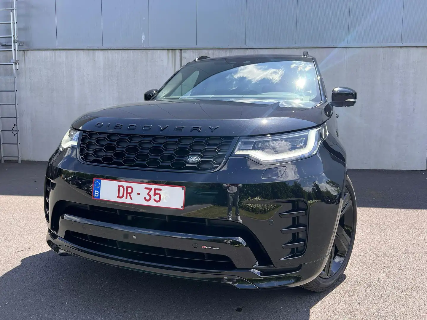 Land Rover Discovery D250 R-Dynamic SE Noir - 1