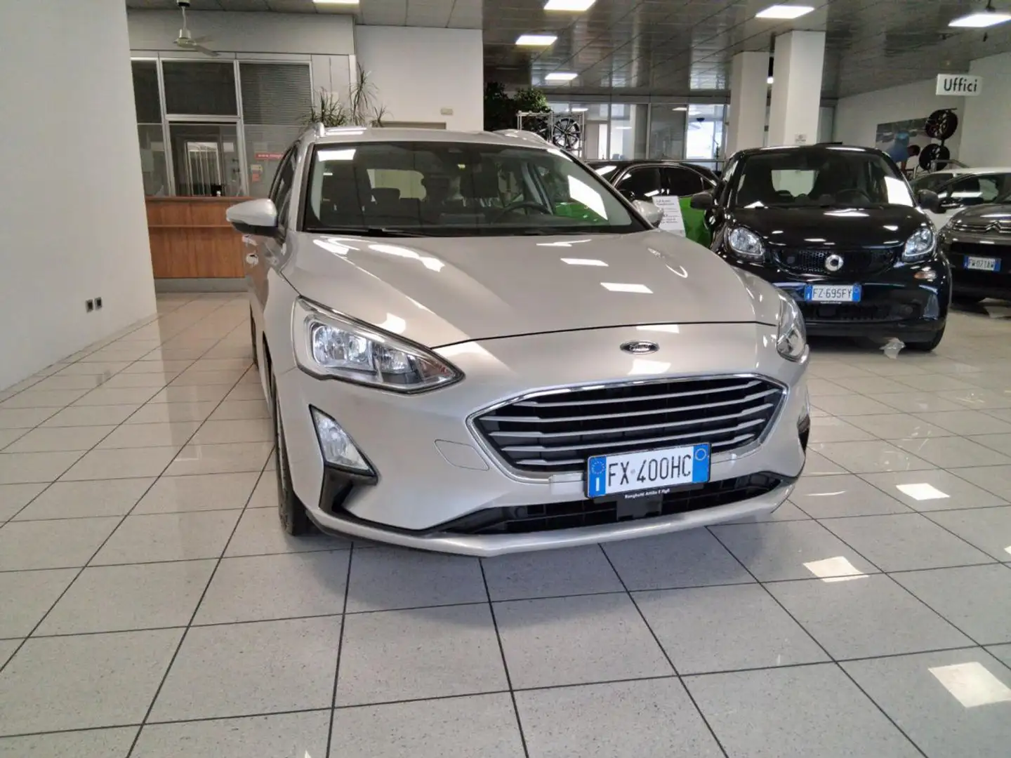 Ford Focus 1.5 EcoBlue 120 CV SW Business Plateado - 2