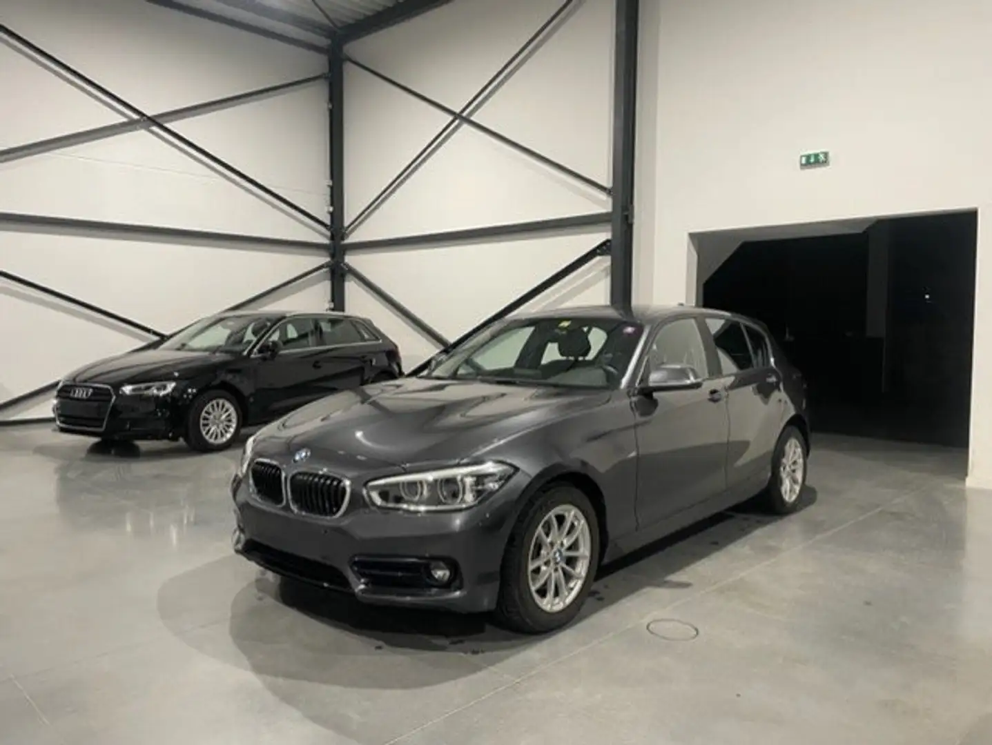 BMW 118 Sport Line F20 '2018' met Garantie Grijs - 1