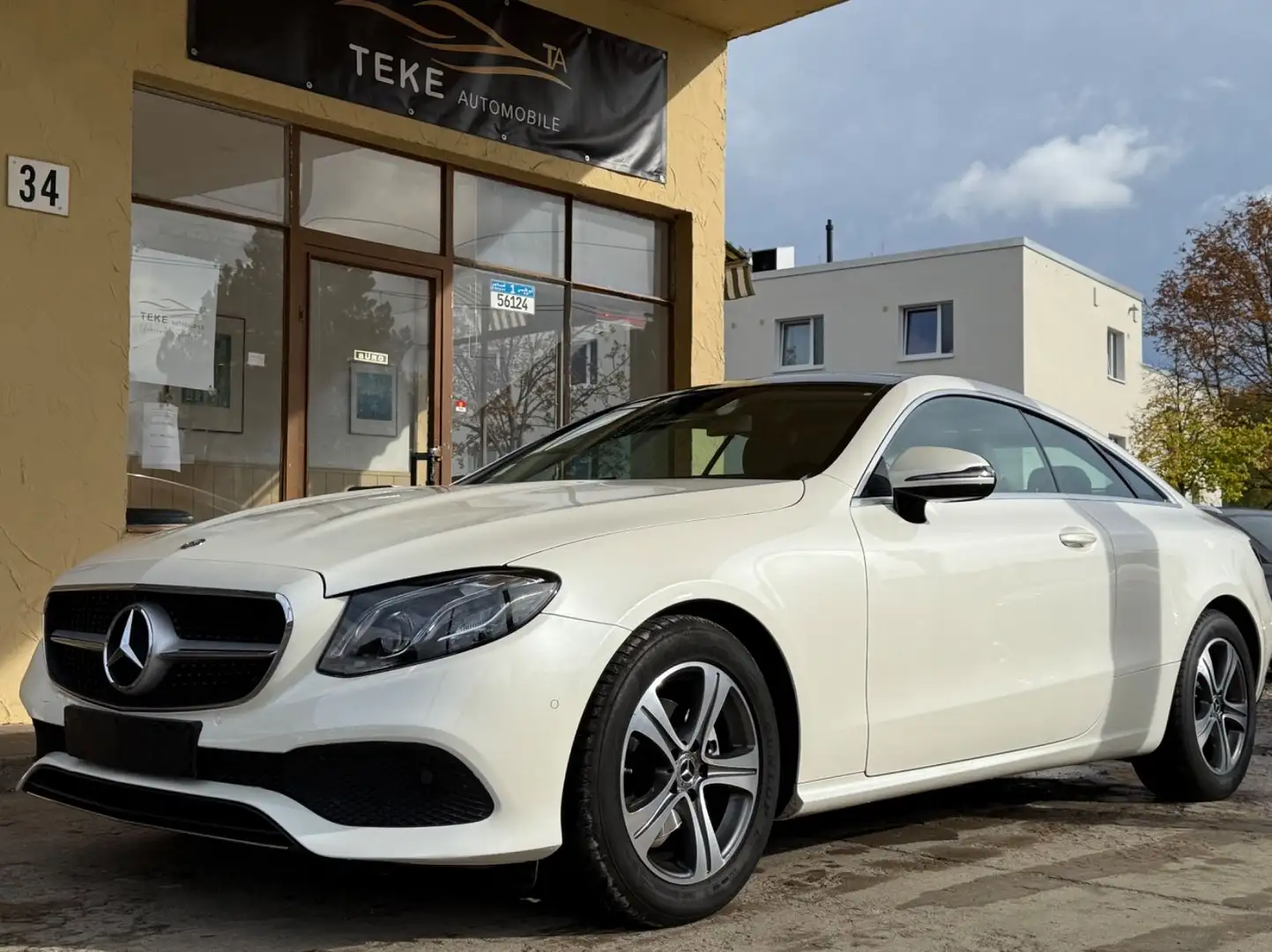 Mercedes-Benz E 200 Coupé Panorama|Memory Sitze|Assistent| Weiß - 1
