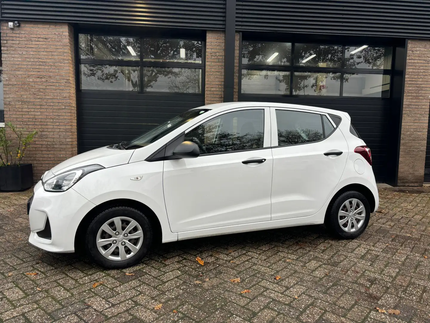 Hyundai i10 1.0i i-Motion Blanc - 2