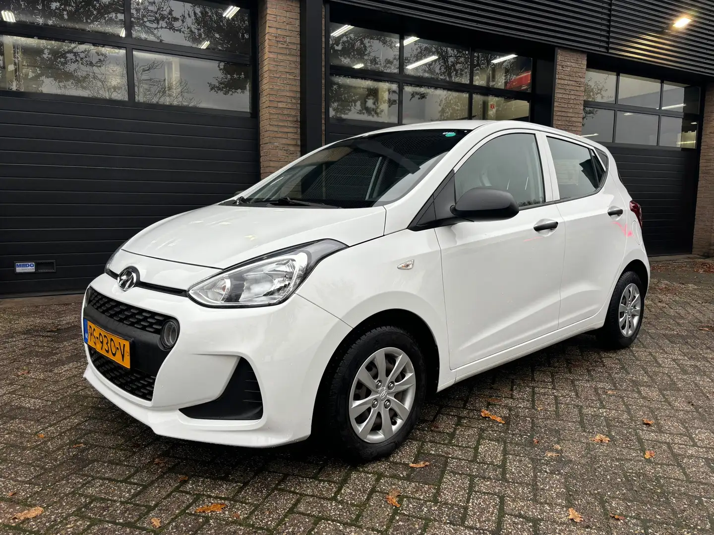 Hyundai i10 1.0i i-Motion Blanc - 1