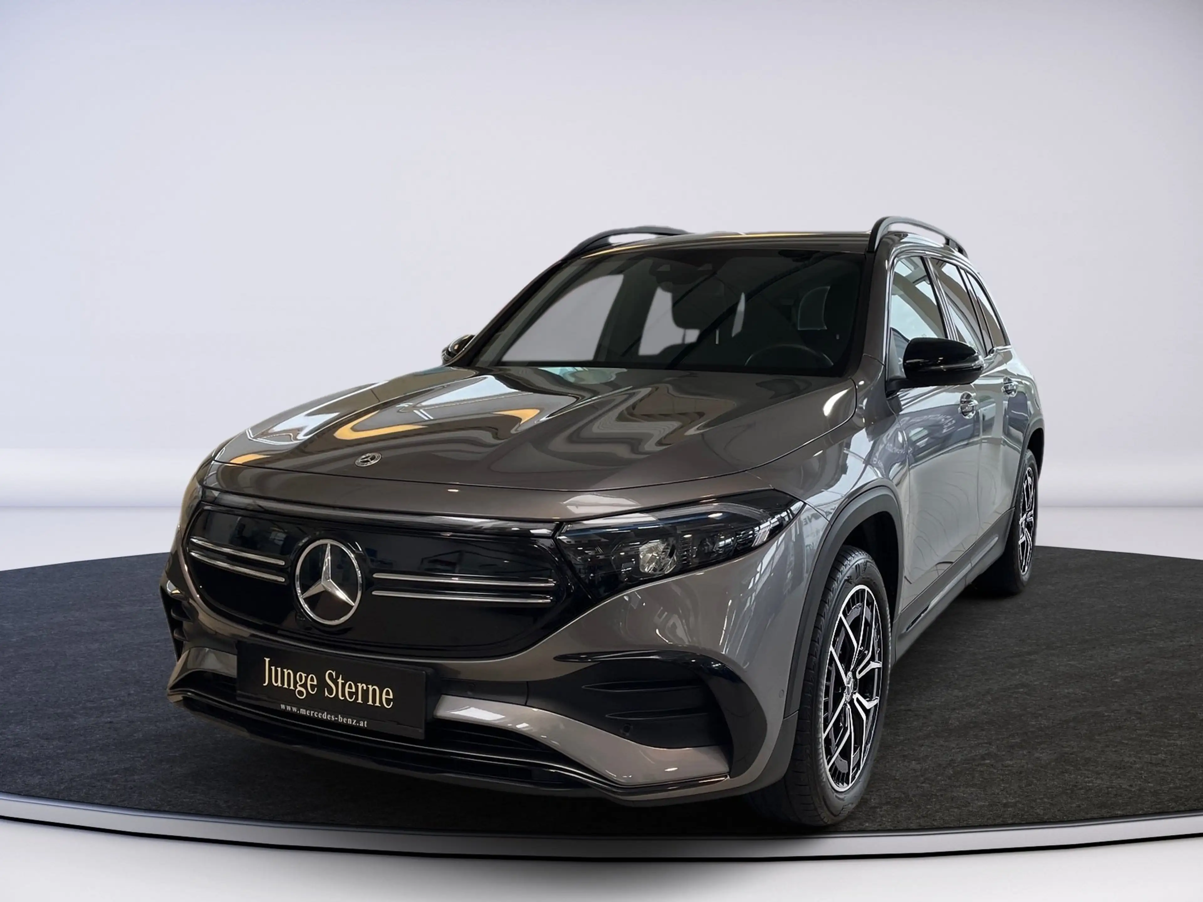 Mercedes-Benz EQB 300 4M AMG-line Navi, LED — photo 4