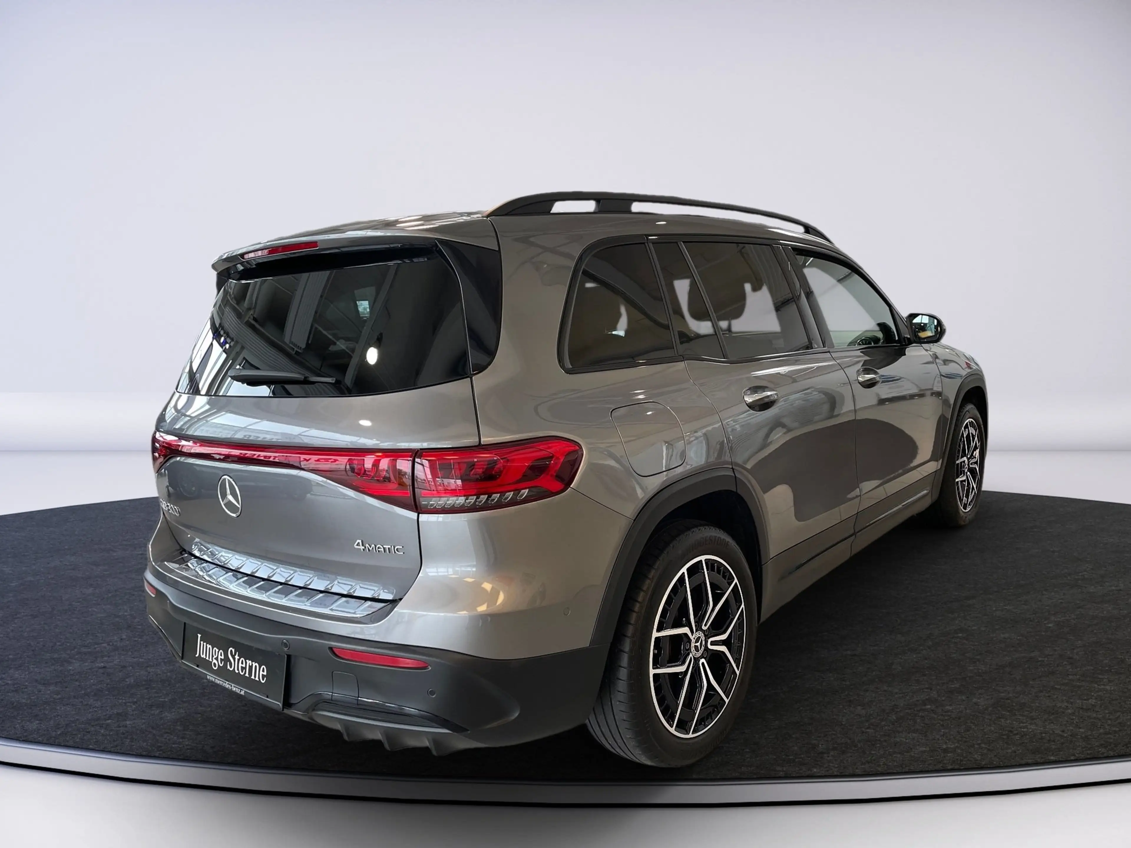 Mercedes-Benz EQB 300 4M AMG-line Navi, LED — photo 7