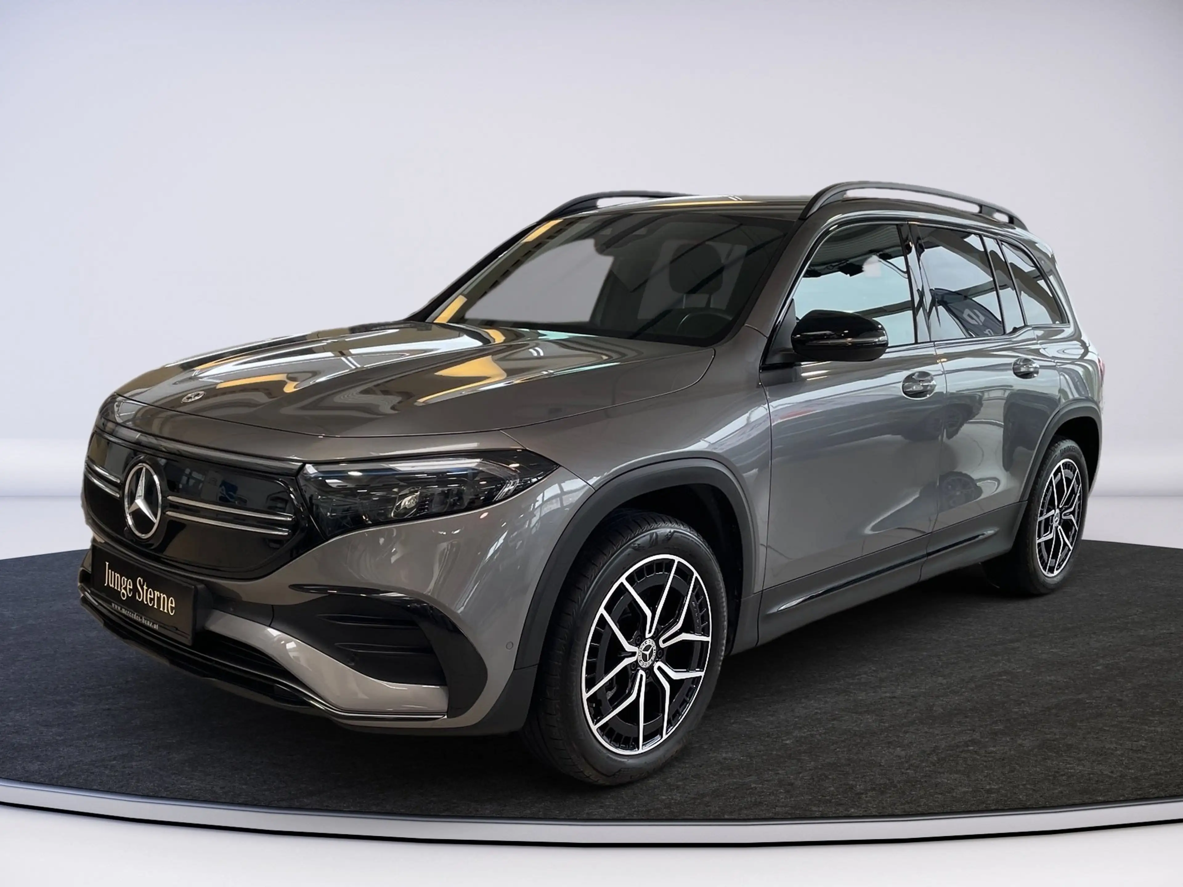 Mercedes-Benz EQB 300 4M AMG-line Navi, LED — photo 2