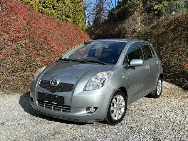 Toyota Yaris 1.4 Turbo D-4D Connected /Airco /Carnet Toyota /..