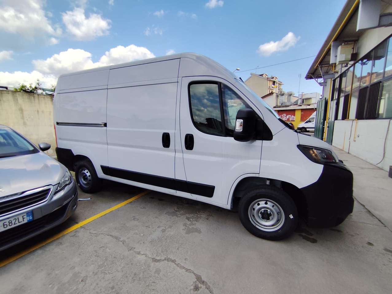 Peugeot Boxer 35 L2H2 2.200 HDI 140 CV S&S Passo Medio Tetto Alto