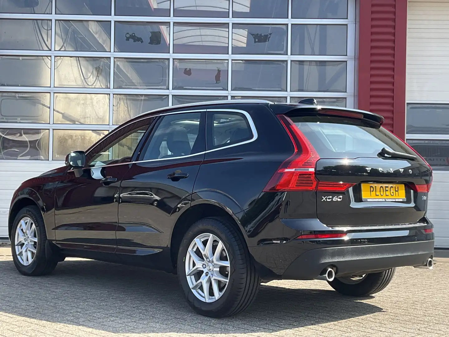 Volvo XC60 2.0 T8 Twin Engine AWD PHEV Pano Carplay Cam Led V Noir - 2
