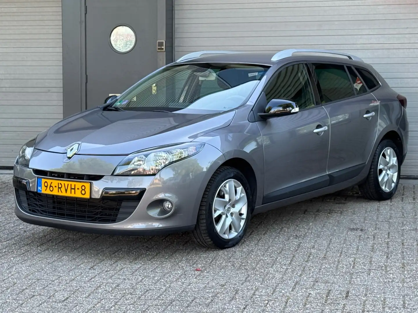 Renault Megane Estate 1.6 Parisienne Grijs - 1