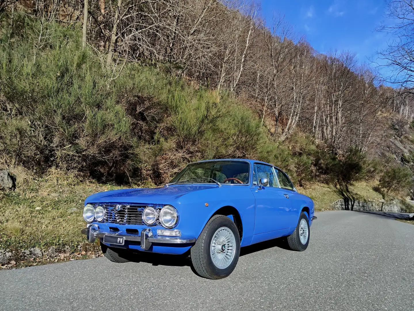 Alfa Romeo Giulia 2000 GTV Bertone Albastru - 1