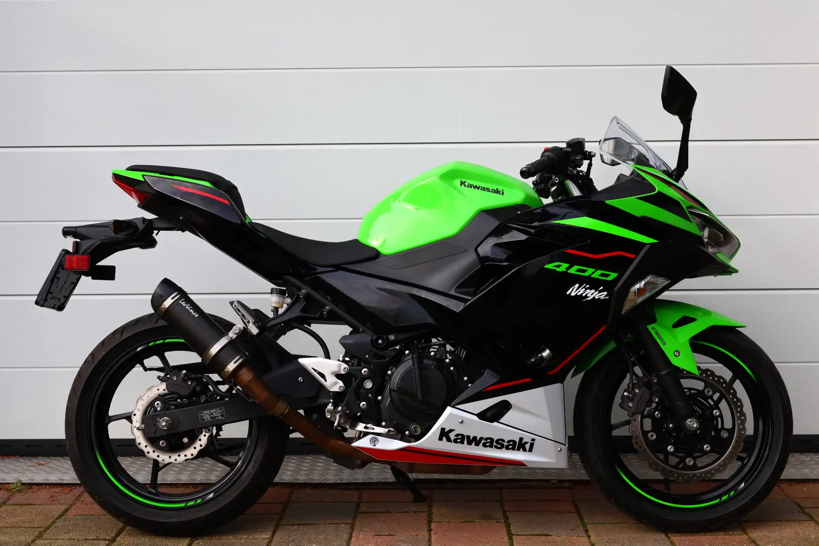 Kawasaki Ninja 400 KRT Leo Vince A2 code 80 Groen - 1