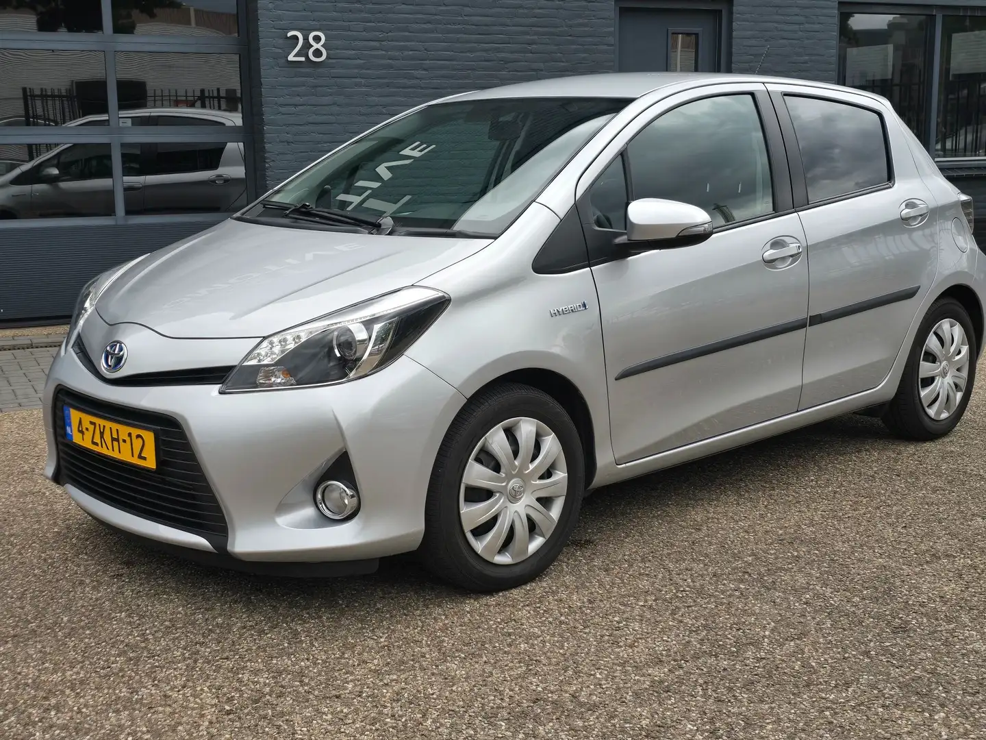 Toyota Yaris 1.5 Full Hybrid Aspiration UITSLUITEND DEALER ONDE Grijs - 1