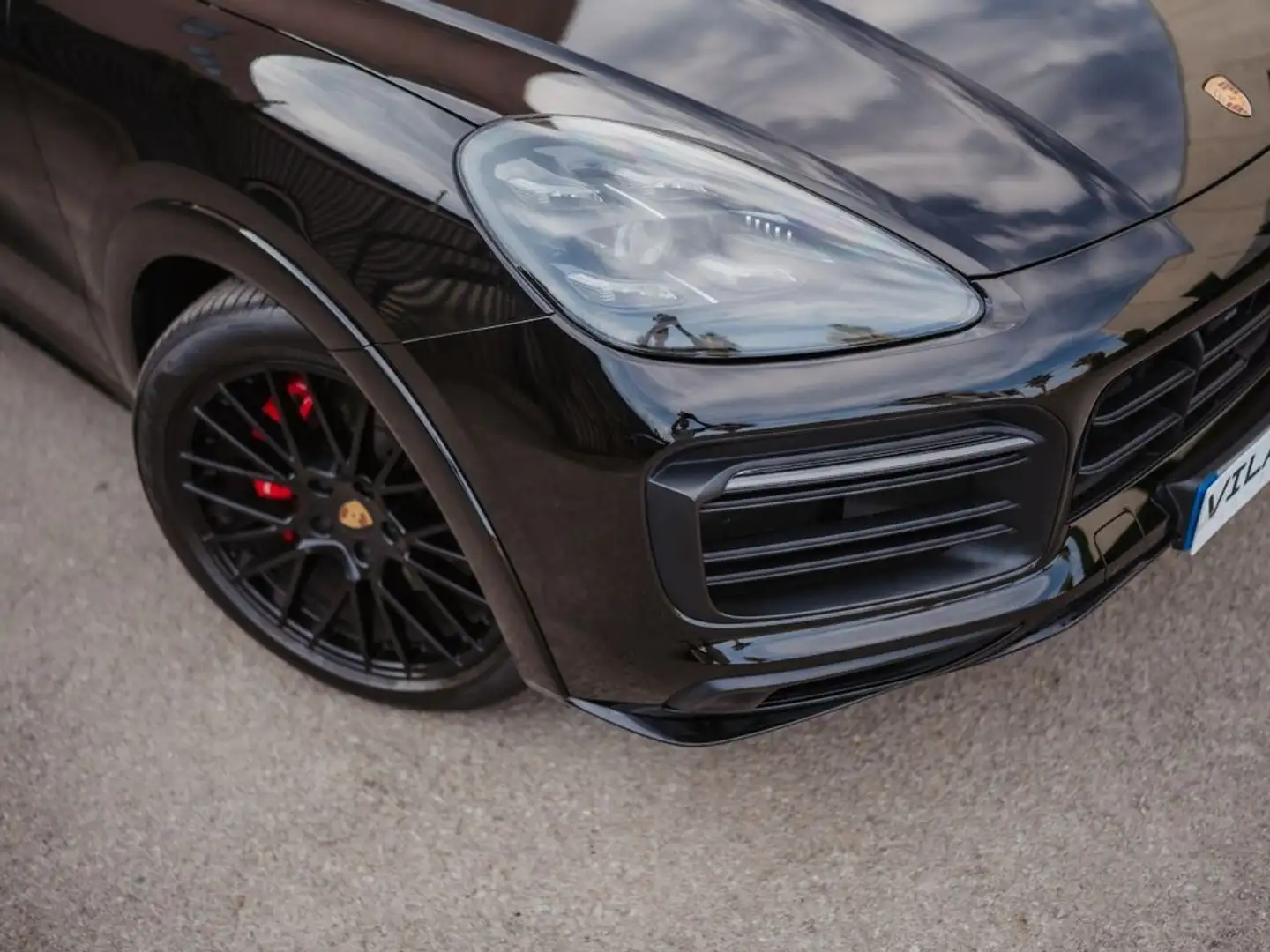 Porsche Cayenne GTS Schwarz - 2