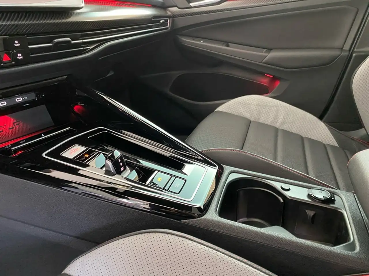 Volkswagen Golf GTI Clubsport 2.0 TSI DSG PANO+HUD+LEDER+BLACK 18