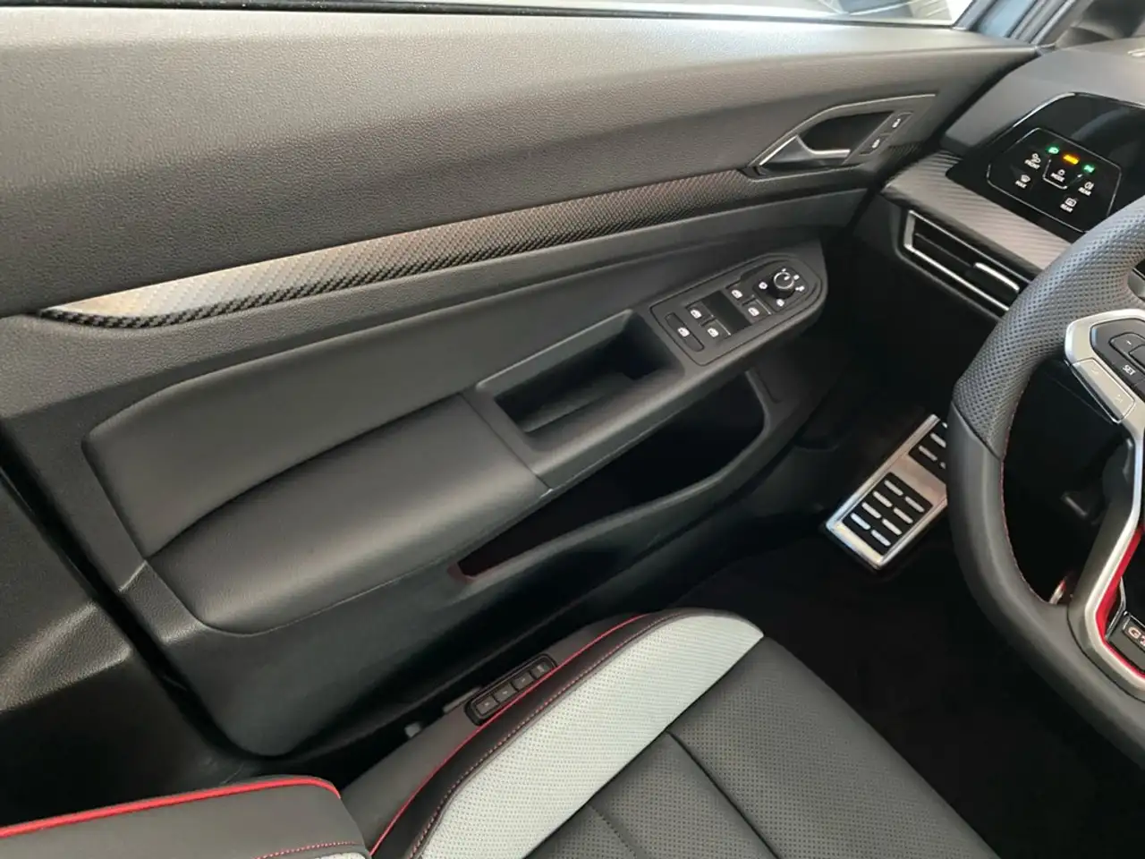 Volkswagen Golf GTI Clubsport 2.0 TSI DSG PANO+HUD+LEDER+BLACK 12