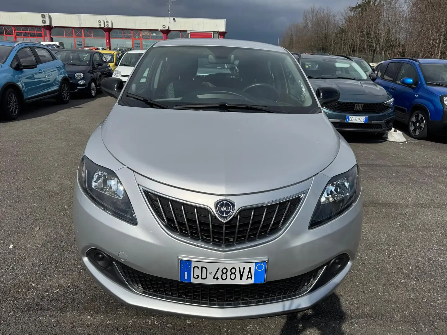 Lancia Ypsilon 1.0 FireFly Hybrid Silver Gri - 2