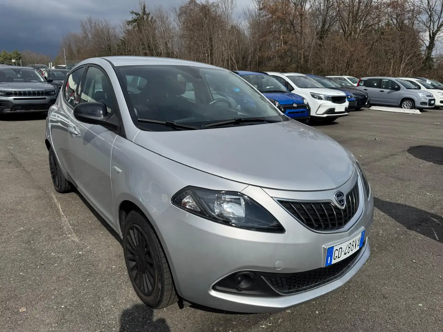 Lancia Ypsilon 1.0 FireFly Hybrid Silver Grey - 1