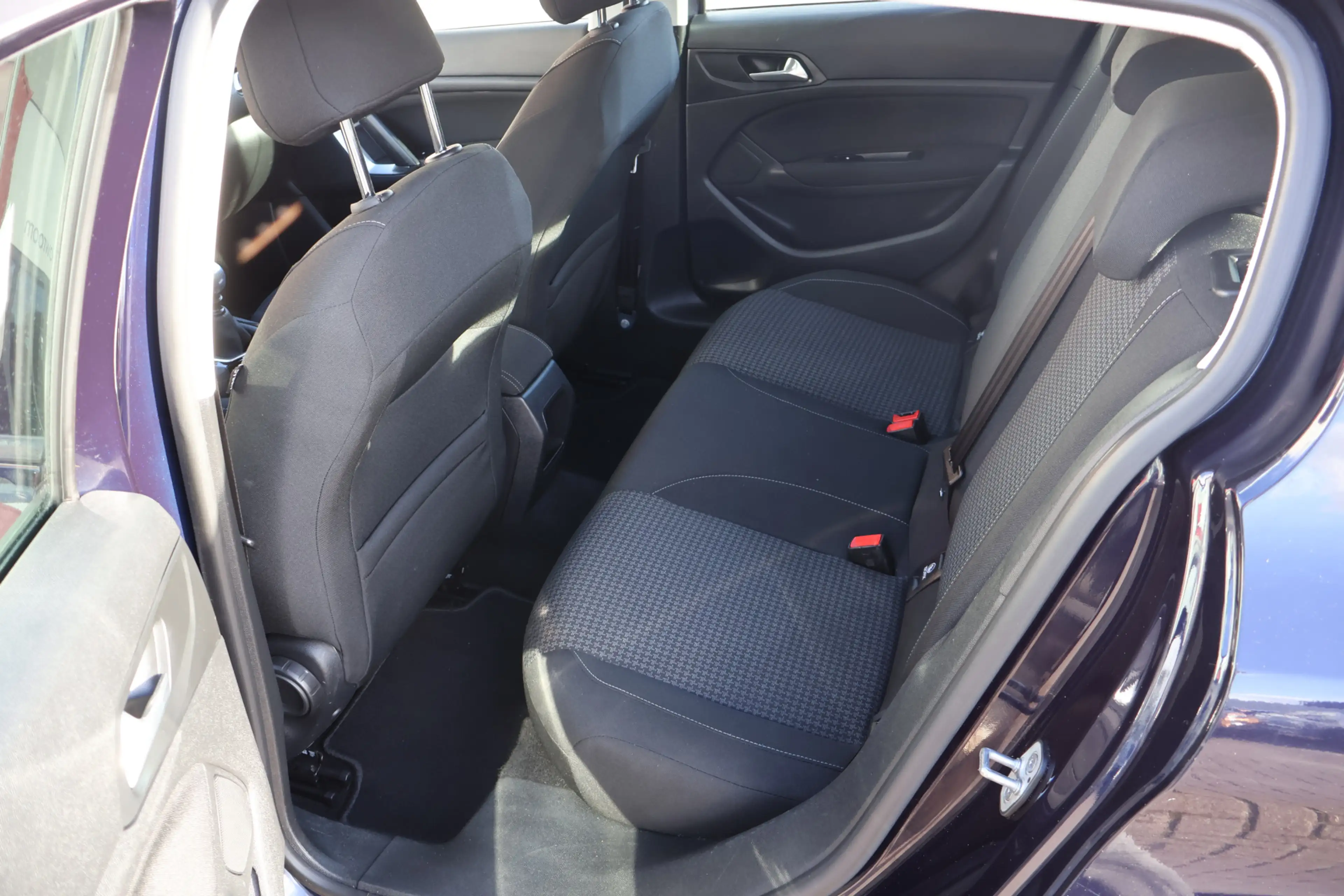 Peugeot 308 1.6 BlueHDi Blue Lease — photo 15